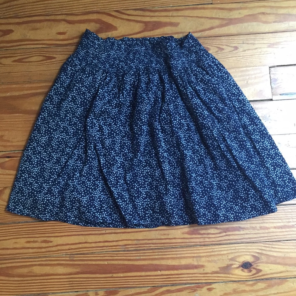 Old Navy stretchy star-print skirt 🌟